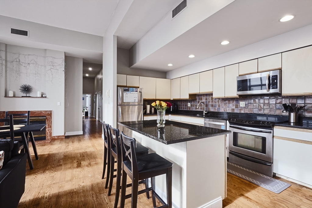 841 Parker Street, Boston, Massachusetts, 4 Bedrooms Bedrooms, 5 Rooms Rooms,1.5 BathroomsBathrooms,Residential Lease,For Rent,Parker Street,73474987