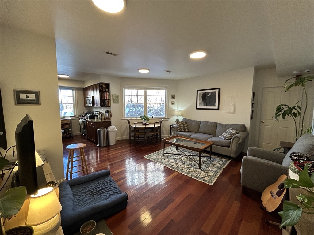 43 Pitman St, Somerville, Massachusetts, 2 Bedrooms Bedrooms, 5 Rooms Rooms,1 BathroomBathrooms,Residential Lease,For Rent,Pitman St,73475005