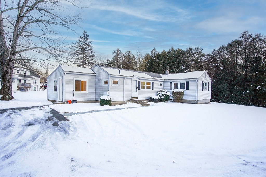 2403 Westfield St, West Springfield, Massachusetts, 4 Bedrooms Bedrooms, 5 Rooms Rooms,1 BathroomBathrooms,Residential Lease,For Rent,Westfield St,73475015