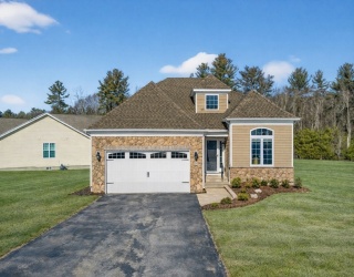 2 Sequoia Dr, Methuen, Massachusetts, 2 Bedrooms Bedrooms, 6 Rooms Rooms,2 BathroomsBathrooms,Residential,For Sale,Sequoia Dr,73475007