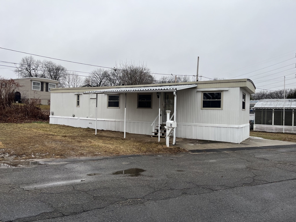 32 Mockingbird Drive, Chicopee, Massachusetts, 2 Bedrooms Bedrooms, 4 Rooms Rooms,1 BathroomBathrooms,Residential,For Sale,Mockingbird Drive,73321762