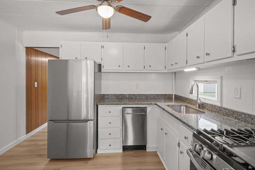 53 Liberty Dr, Attleboro, Massachusetts, 2 Bedrooms Bedrooms, 4 Rooms Rooms,1 BathroomBathrooms,Residential,For Sale,Liberty Dr,73447101