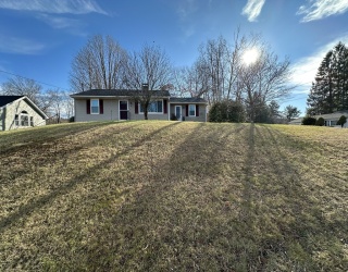 3 Sylvia St, Palmer, Massachusetts, 3 Bedrooms Bedrooms, 5 Rooms Rooms,1 BathroomBathrooms,Residential,For Sale,Sylvia St,73461805