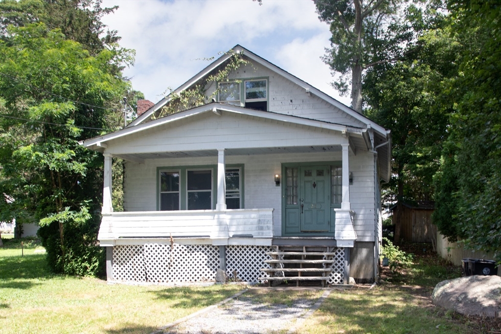 28 Greystone Ave, Dartmouth, Massachusetts, 3 Bedrooms Bedrooms, 7 Rooms Rooms,1 BathroomBathrooms,Residential,For Sale,Greystone Ave,73403848