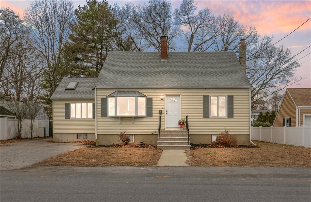 4 Maywood Terrace, Woburn, Massachusetts, 3 Bedrooms Bedrooms, 7 Rooms Rooms,1 BathroomBathrooms,Residential,For Sale,Maywood Terrace,73461610
