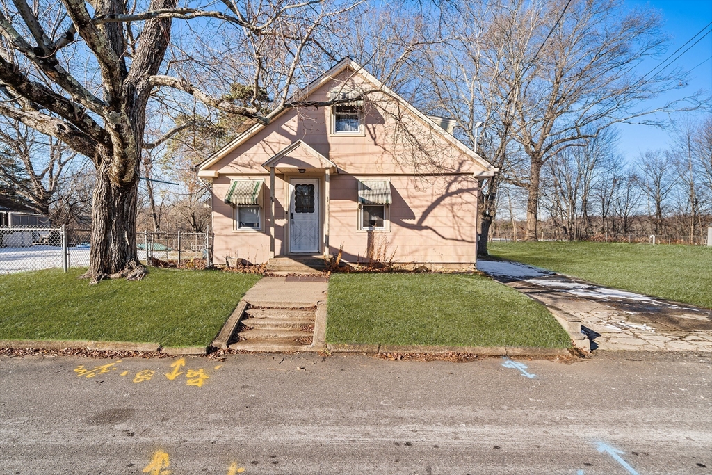 90 Ellis St, Seekonk, Massachusetts, 4 Bedrooms Bedrooms, 8 Rooms Rooms,2 BathroomsBathrooms,Residential Income,For Sale,Ellis St,73462888