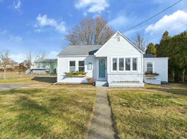 1 Harvard St, Fairhaven, Massachusetts, 3 Bedrooms Bedrooms, 5 Rooms Rooms,1 BathroomBathrooms,Residential,For Sale,Harvard St,73464348