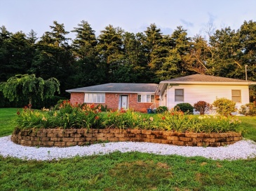 9 Jim Ash Rd, Palmer, Massachusetts, 3 Bedrooms Bedrooms, 6 Rooms Rooms,2.5 BathroomsBathrooms,Residential,For Sale,Jim Ash Rd,73460572