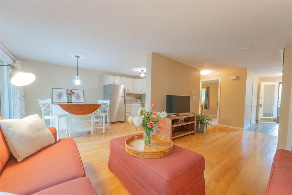 277 Meeting House Path, Ashland, Massachusetts, 2 Bedrooms Bedrooms, 5 Rooms Rooms,2.5 BathroomsBathrooms,Residential,For Sale,Meeting House Path,73441977