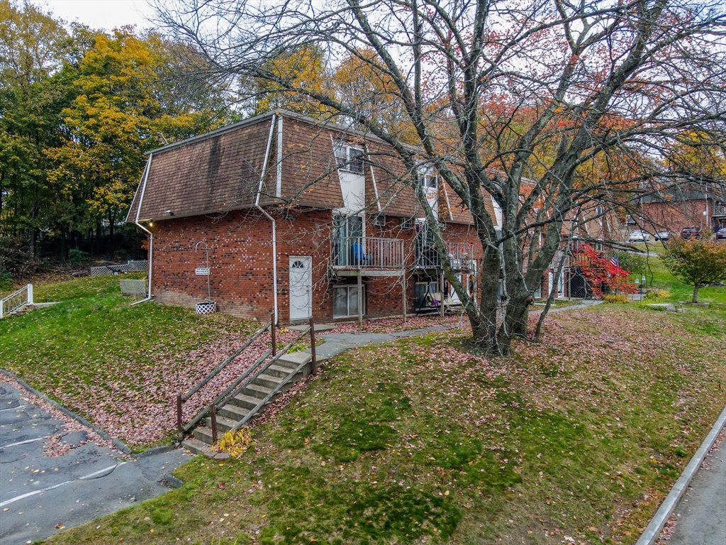 675 Robbins Ave, Dracut, Massachusetts, 2 Bedrooms Bedrooms, 6 Rooms Rooms,1.5 BathroomsBathrooms,Residential,For Sale,Robbins Ave,73449811
