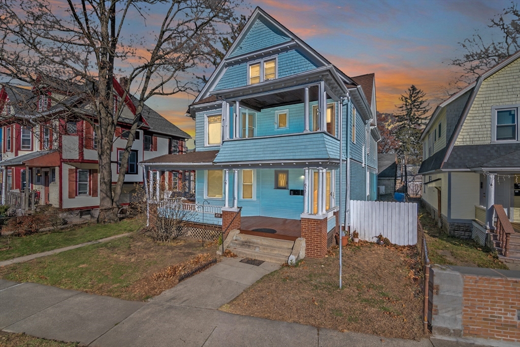 855 Belmont Ave, Springfield, Massachusetts, 8 Bedrooms Bedrooms, 16 Rooms Rooms,3 BathroomsBathrooms,Residential Income,For Sale,Belmont Ave,73456585