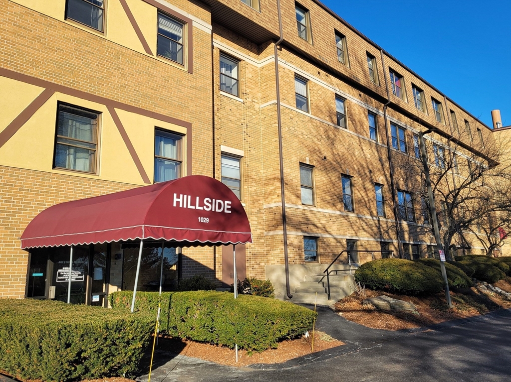 1029 Pleasant Street, Worcester, Massachusetts, 1 Bedroom Bedrooms, 4 Rooms Rooms,1 BathroomBathrooms,Residential,For Sale,Pleasant Street,73466416