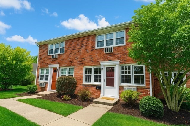 540 Granby Rd, South Hadley, Massachusetts, 2 Bedrooms Bedrooms, 5 Rooms Rooms,1.5 BathroomsBathrooms,Residential,For Sale,Granby Rd,73449687