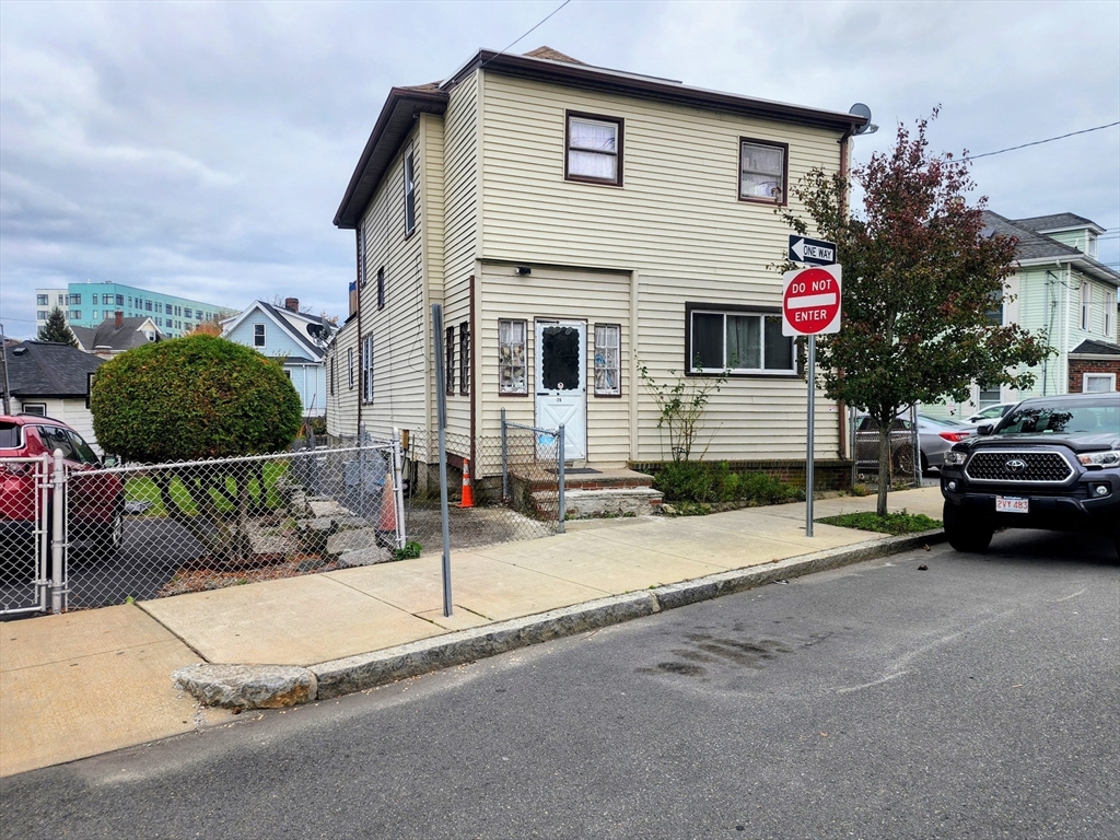 74 Garfield Ave, Revere, Massachusetts, 5 Bedrooms Bedrooms, 11 Rooms Rooms,2 BathroomsBathrooms,Residential Income,For Sale,Garfield Ave,73450510