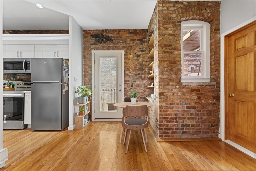 84 W. Concord Street, Boston, Massachusetts, 1 Bedroom Bedrooms, 4 Rooms Rooms,1 BathroomBathrooms,Residential Lease,For Rent,W. Concord Street,73475051