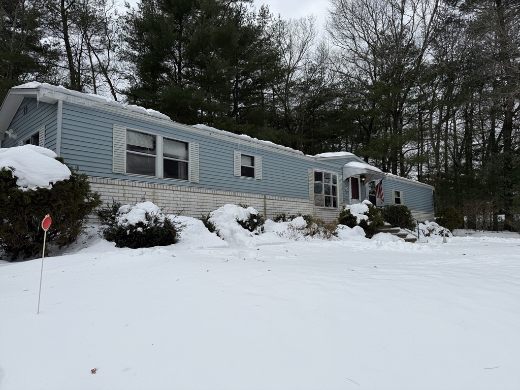28 Haskell Cir, Lakeville, Massachusetts, 2 Bedrooms Bedrooms, 3 Rooms Rooms,1.5 BathroomsBathrooms,Residential,For Sale,Haskell Cir,73475057