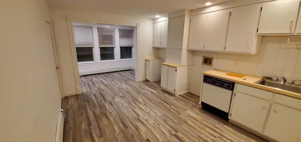 728 Bennington, Boston, Massachusetts, 3 Bedrooms Bedrooms, 5 Rooms Rooms,1 BathroomBathrooms,Residential Lease,For Rent,Bennington,73475077