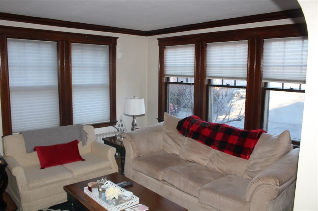 50-52 Colborne Rd, Boston, Massachusetts, 2 Bedrooms Bedrooms, 4 Rooms Rooms,1 BathroomBathrooms,Residential Lease,For Rent,Colborne Rd,73475082