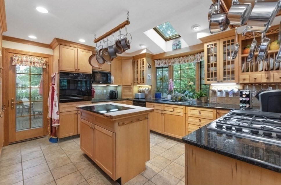 170 Morton St, Newton, Massachusetts, 6 Bedrooms Bedrooms, 12 Rooms Rooms,6 BathroomsBathrooms,Residential Lease,For Rent,Morton St,73475092