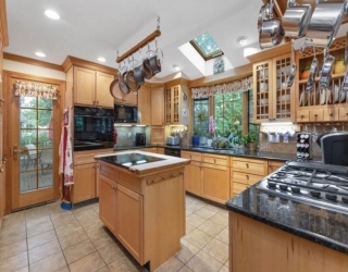 170 Morton St, Newton, Massachusetts, 6 Bedrooms Bedrooms, 12 Rooms Rooms,6 BathroomsBathrooms,Residential Lease,For Rent,Morton St,73475092