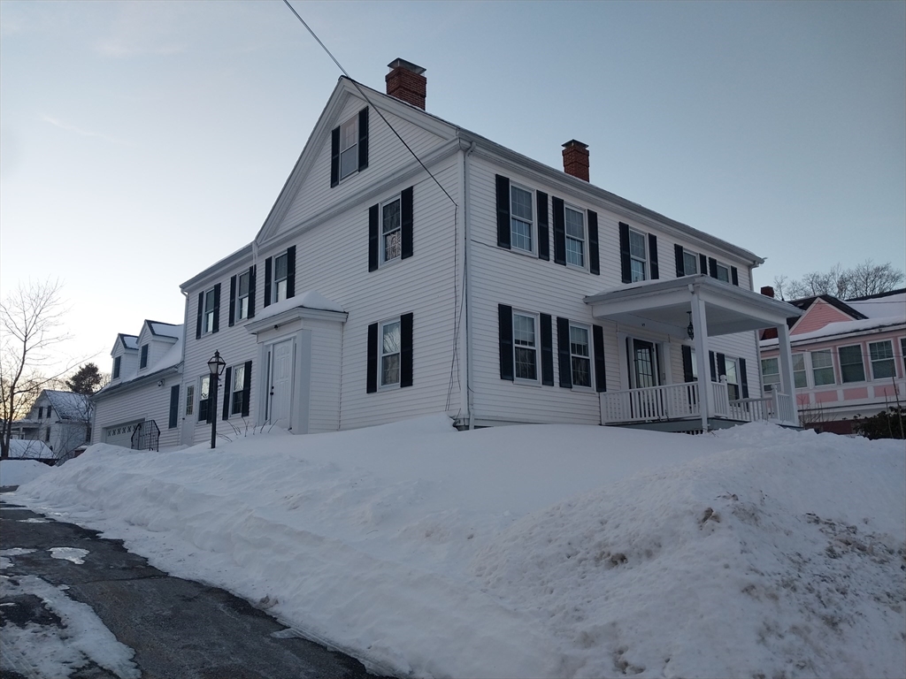 49 Salem St, Haverhill, Massachusetts, 2 Bedrooms Bedrooms, 6 Rooms Rooms,1 BathroomBathrooms,Residential Lease,For Rent,Salem St,73475127