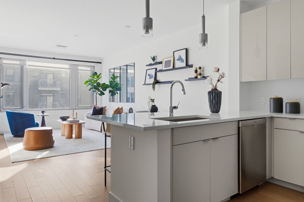 45 Lewis St, Boston, Massachusetts, 1 Bedroom Bedrooms, 3 Rooms Rooms,1 BathroomBathrooms,Residential,For Sale,Lewis St,73475134