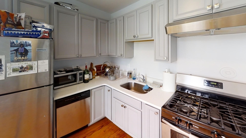 200 Harris St, Revere, Massachusetts, 1 Bedroom Bedrooms, 4 Rooms Rooms,1 BathroomBathrooms,Residential Lease,For Rent,Harris St,73475141