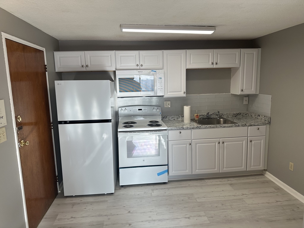 58 Union St, Stoughton, Massachusetts, 2 Bedrooms Bedrooms, 4 Rooms Rooms,1 BathroomBathrooms,Residential,For Sale,Union St,73475143