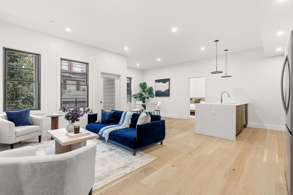 47 Condor, Boston, Massachusetts, 2 Bedrooms Bedrooms, 4 Rooms Rooms,2 BathroomsBathrooms,Residential,For Sale,Condor,73475155