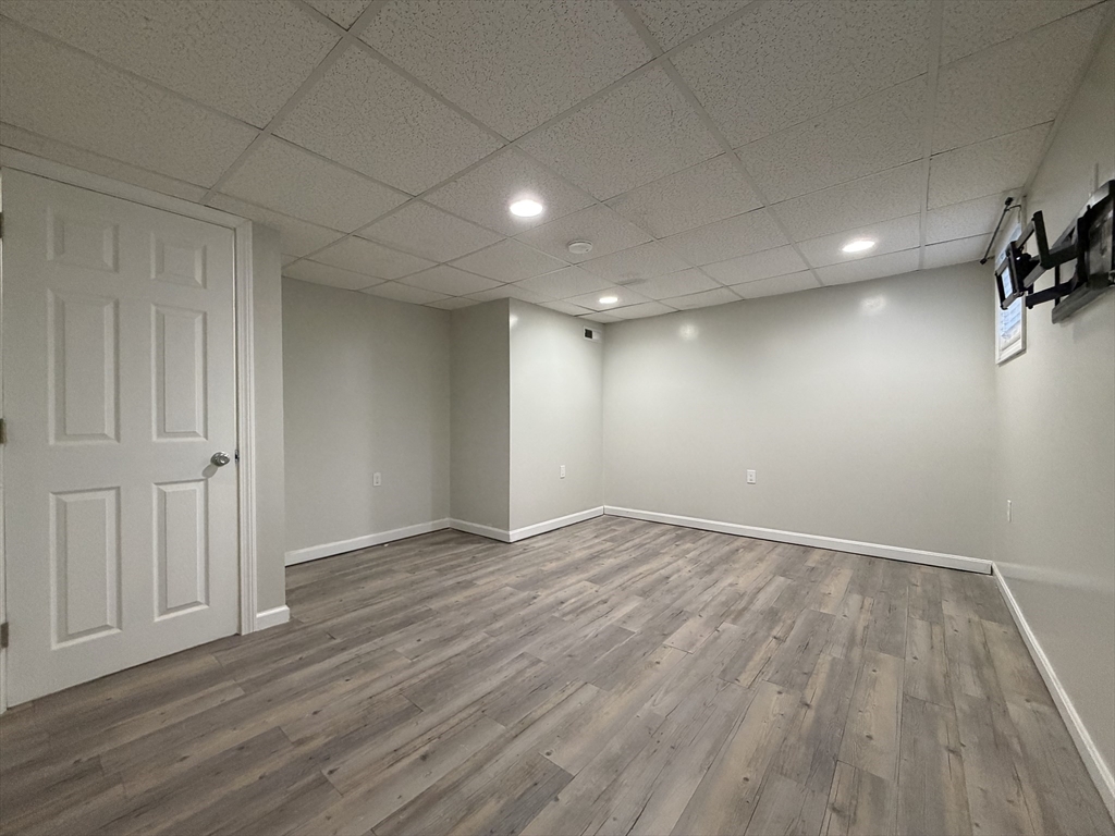 320-322 Wood Street, New Bedford, Massachusetts, 1 Bedroom Bedrooms, 1 Room Rooms,1 BathroomBathrooms,Residential Lease,For Rent,Wood Street,73475165