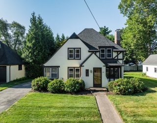 33 Emerson Rd, Longmeadow, Massachusetts, 3 Bedrooms Bedrooms, 7 Rooms Rooms,1.5 BathroomsBathrooms,Residential,For Sale,Emerson Rd,73464442