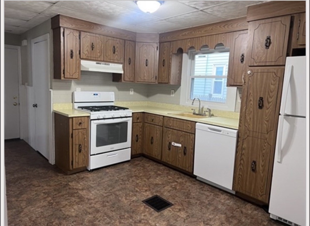 234 Clark, Chelsea, Massachusetts, 3 Bedrooms Bedrooms, 5 Rooms Rooms,1 BathroomBathrooms,Residential Lease,For Rent,Clark,73475185