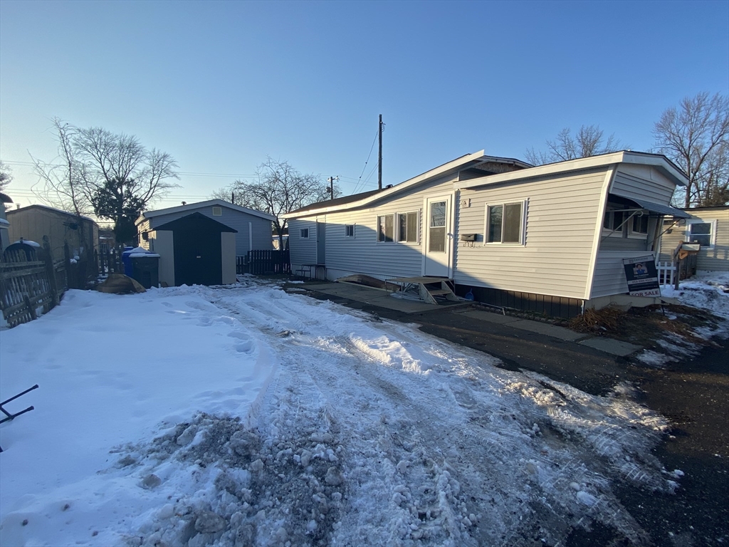 16 Pioneer Way, Springfield, Massachusetts, 2 Bedrooms Bedrooms, 5 Rooms Rooms,1 BathroomBathrooms,Residential,For Sale,Pioneer Way,73475187