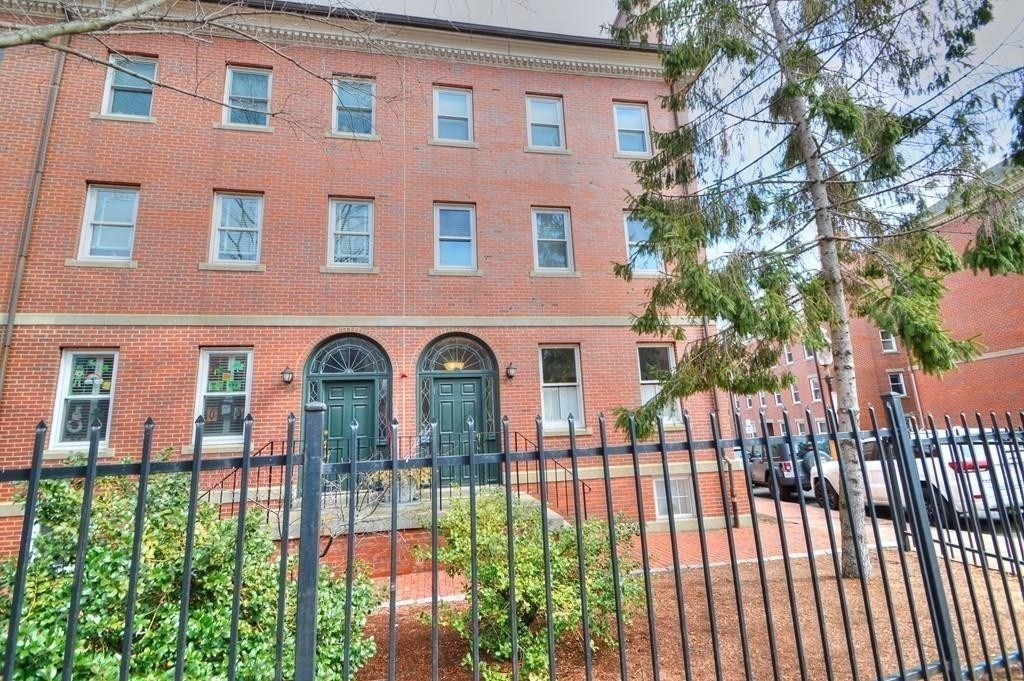 21 Main, Boston, Massachusetts, 1 Bedroom Bedrooms, 3 Rooms Rooms,1 BathroomBathrooms,Residential Lease,For Rent,Main,73475220