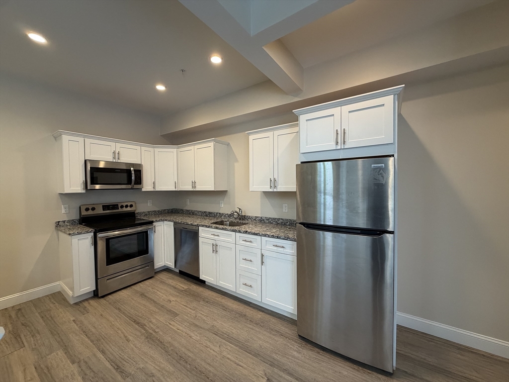 129 Kenoza Ave, Haverhill, Massachusetts, 2 Bedrooms Bedrooms, 4 Rooms Rooms,1.5 BathroomsBathrooms,Residential Lease,For Rent,Kenoza Ave,73475238