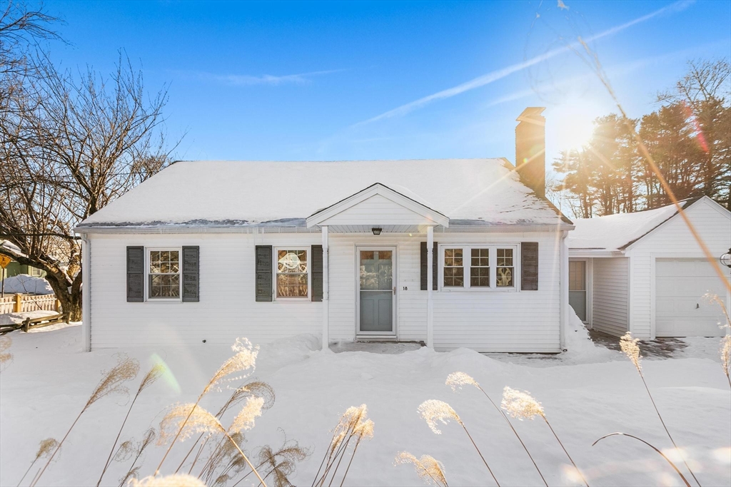 18 Conant Street, Beverly, Massachusetts, 4 Bedrooms Bedrooms, 7 Rooms Rooms,2 BathroomsBathrooms,Residential Lease,For Rent,Conant Street,73475242