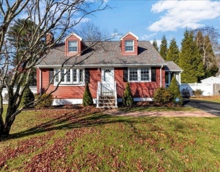 77 Dartmouth Terrace, Brockton, Massachusetts, 3 Bedrooms Bedrooms, 9 Rooms Rooms,1.5 BathroomsBathrooms,Residential Lease,For Rent,Dartmouth Terrace,73475257