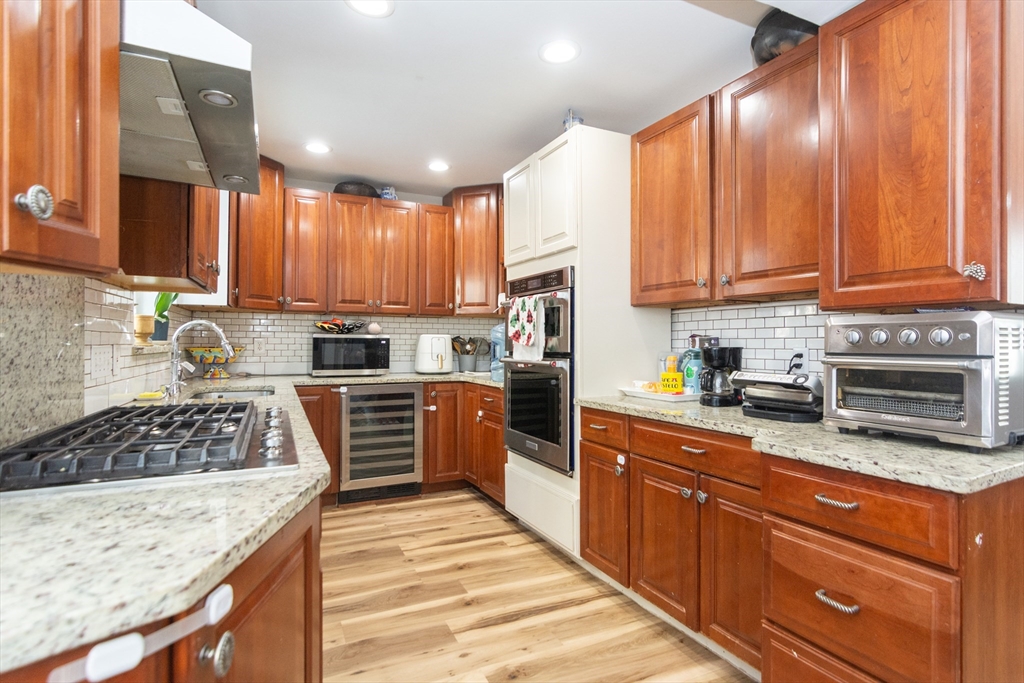 10 Dell St, Malden, Massachusetts, 4 Bedrooms Bedrooms, 11 Rooms Rooms,3.5 BathroomsBathrooms,Residential,For Sale,Dell St,73473080