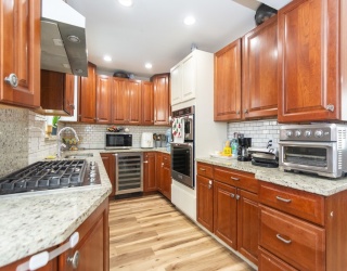 10 Dell St, Malden, Massachusetts, 4 Bedrooms Bedrooms, 11 Rooms Rooms,3.5 BathroomsBathrooms,Residential,For Sale,Dell St,73473080