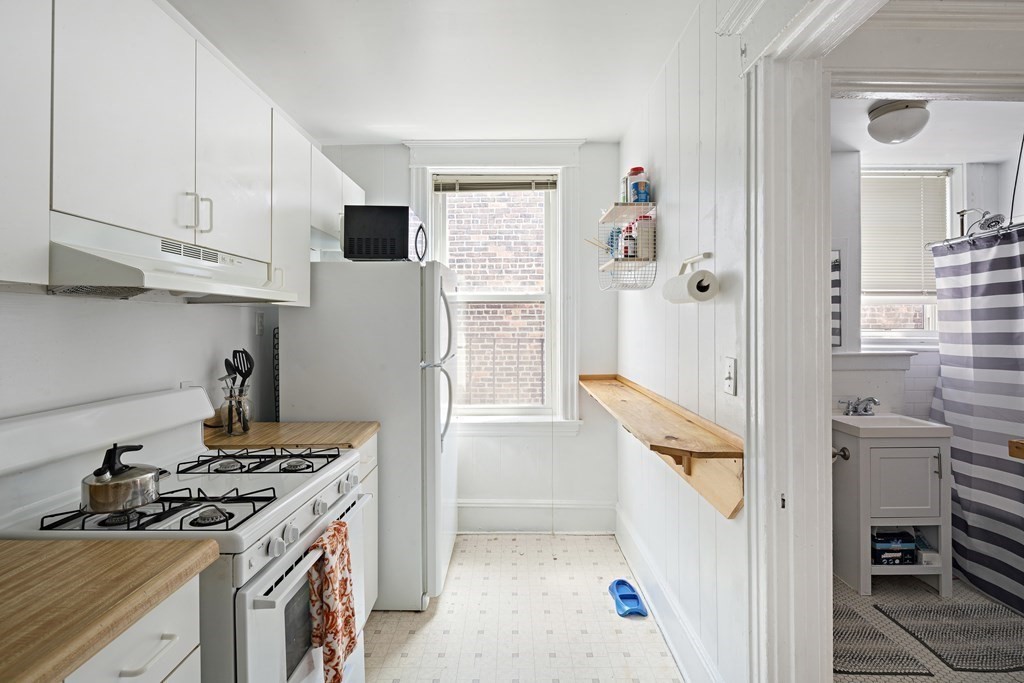 47 Park Vale Ave, Boston, Massachusetts, 2 Bedrooms Bedrooms, 5 Rooms Rooms,1 BathroomBathrooms,Residential Lease,For Rent,Park Vale Ave,73475287