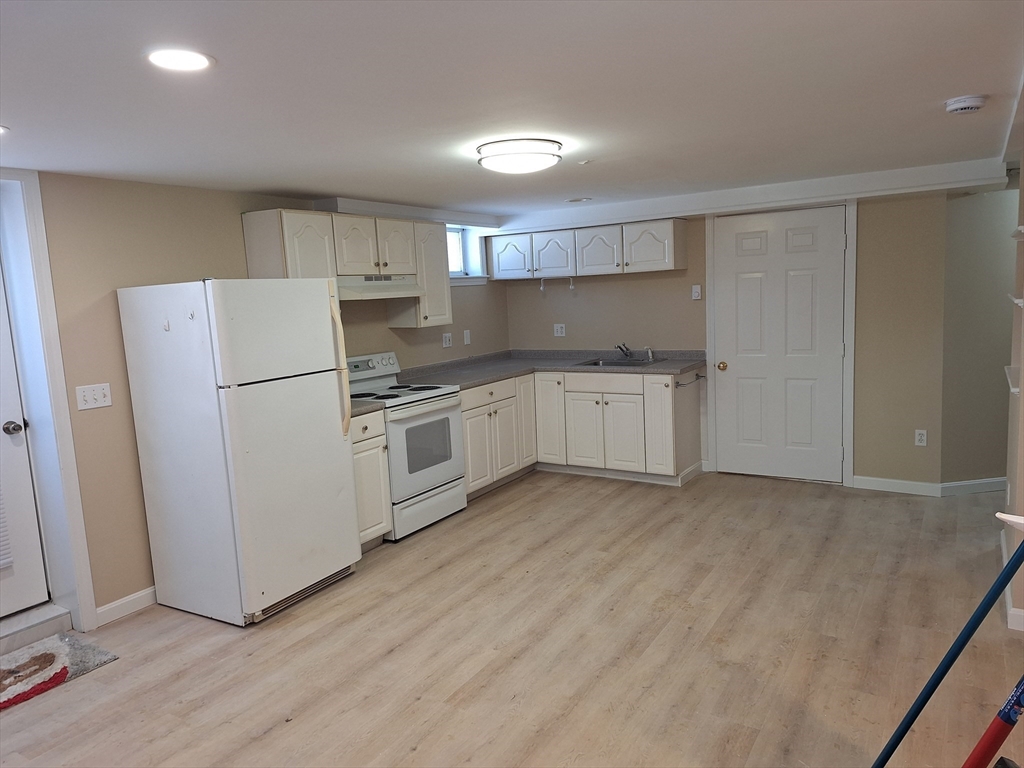 157 Thatcher, Gloucester, Massachusetts, 1 Bedroom Bedrooms, 3 Rooms Rooms,1 BathroomBathrooms,Residential Lease,For Rent,Thatcher,73475311