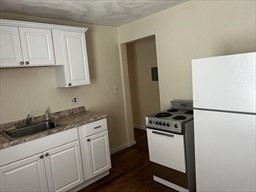 119 Myrtle Street, Melrose, Massachusetts, 1 Bedroom Bedrooms, 3 Rooms Rooms,1 BathroomBathrooms,Residential Lease,For Rent,Myrtle Street,73475317