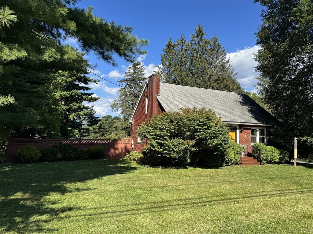 607 Crane Ave, Pittsfield, Massachusetts, 3 Bedrooms Bedrooms, 6 Rooms Rooms,1.5 BathroomsBathrooms,Residential,For Sale,Crane Ave,73475337