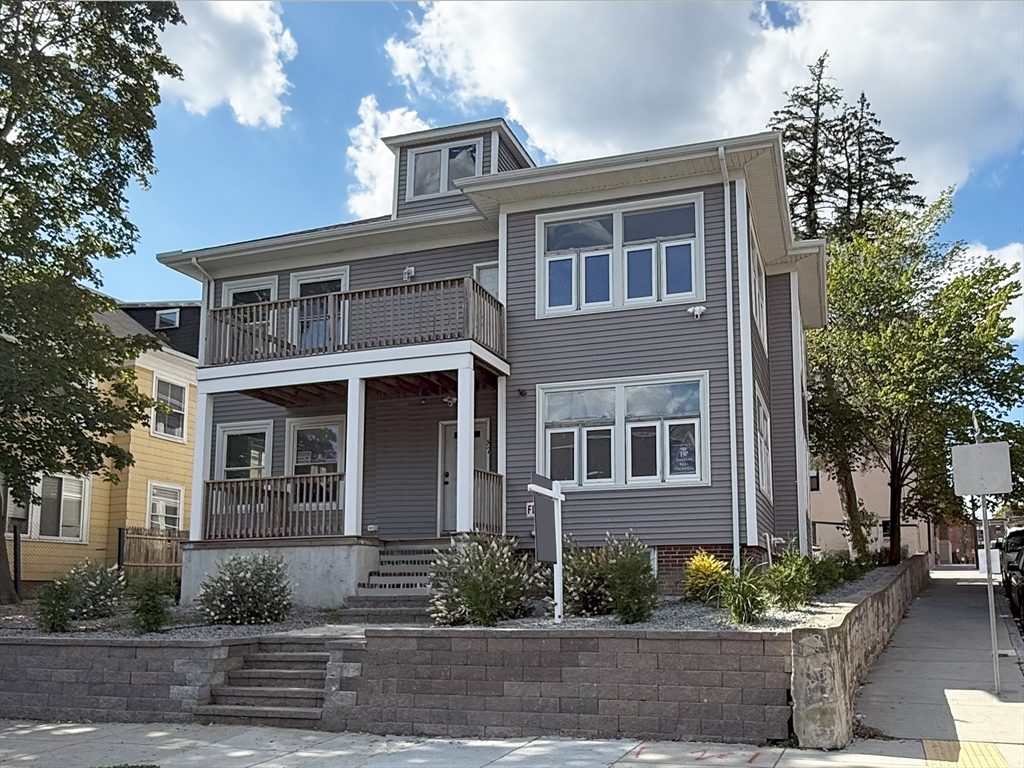 87 Maple St, Boston, Massachusetts, 8 Bedrooms Bedrooms, 14 Rooms Rooms,4 BathroomsBathrooms,Residential Income,For Sale,Maple St,73475351