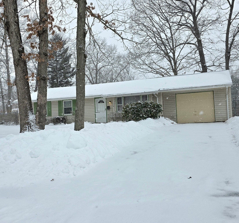 118 Deanna Rd, Brockton, Massachusetts, 3 Bedrooms Bedrooms, 6 Rooms Rooms,1 BathroomBathrooms,Residential,For Sale,Deanna Rd,73475366