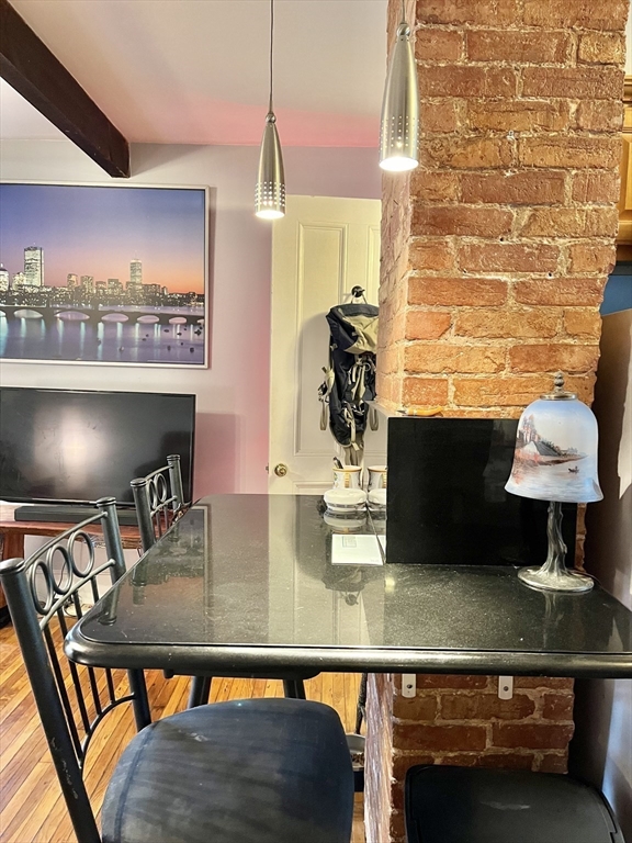 74 Newhall St, Lynn, Massachusetts, 1 Bedroom Bedrooms, 3 Rooms Rooms,1 BathroomBathrooms,Residential Lease,For Rent,Newhall St,73475446