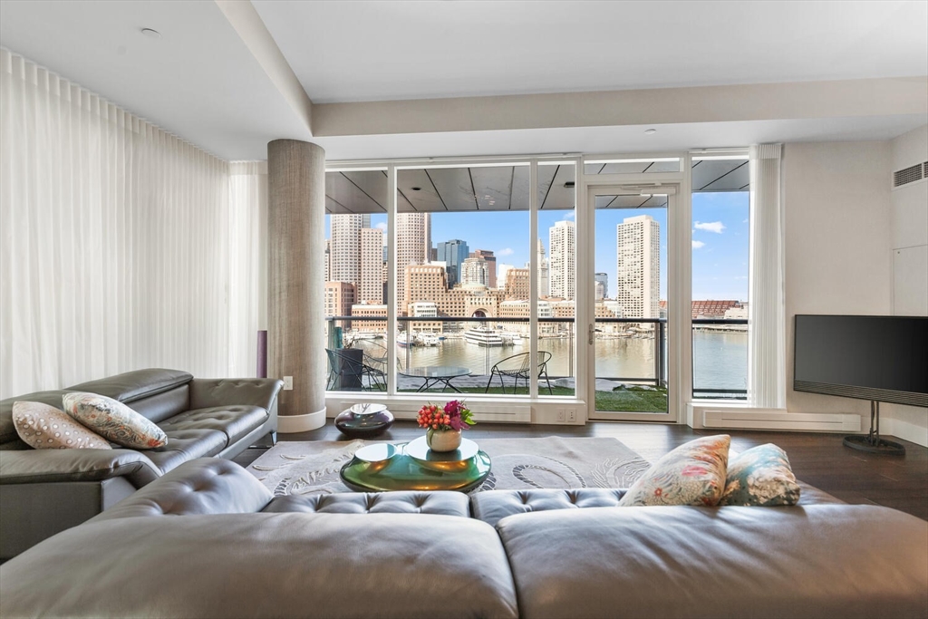 22 Liberty Dr, Boston, Massachusetts, 3 Bedrooms Bedrooms, 5 Rooms Rooms,3.5 BathroomsBathrooms,Residential,For Sale,Liberty Dr,73475364