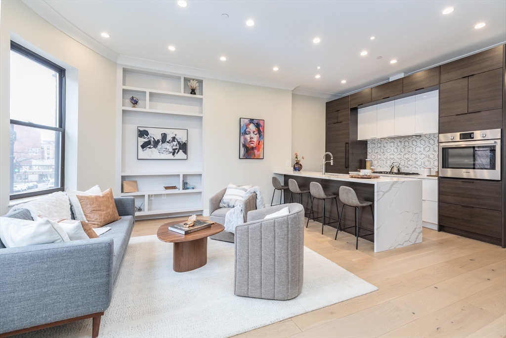 577 Massachusetts Ave., Boston, Massachusetts, 2 Bedrooms Bedrooms, 6 Rooms Rooms,1 BathroomBathrooms,Residential,For Sale,Massachusetts Ave.,73475369