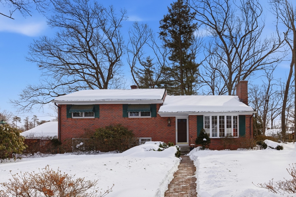 105 Edgewater Rd, Agawam, Massachusetts, 3 Bedrooms Bedrooms, 6 Rooms Rooms,2 BathroomsBathrooms,Residential,For Sale,Edgewater Rd,73475477