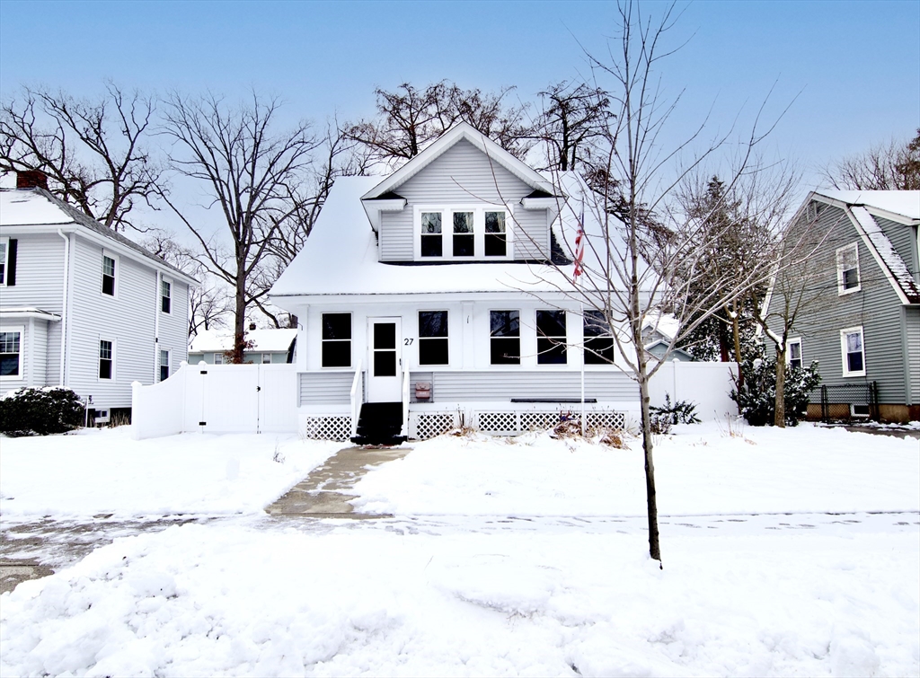 27 Rockland St, Springfield, Massachusetts, 3 Bedrooms Bedrooms, 7 Rooms Rooms,1.5 BathroomsBathrooms,Residential,For Sale,Rockland St,73461391